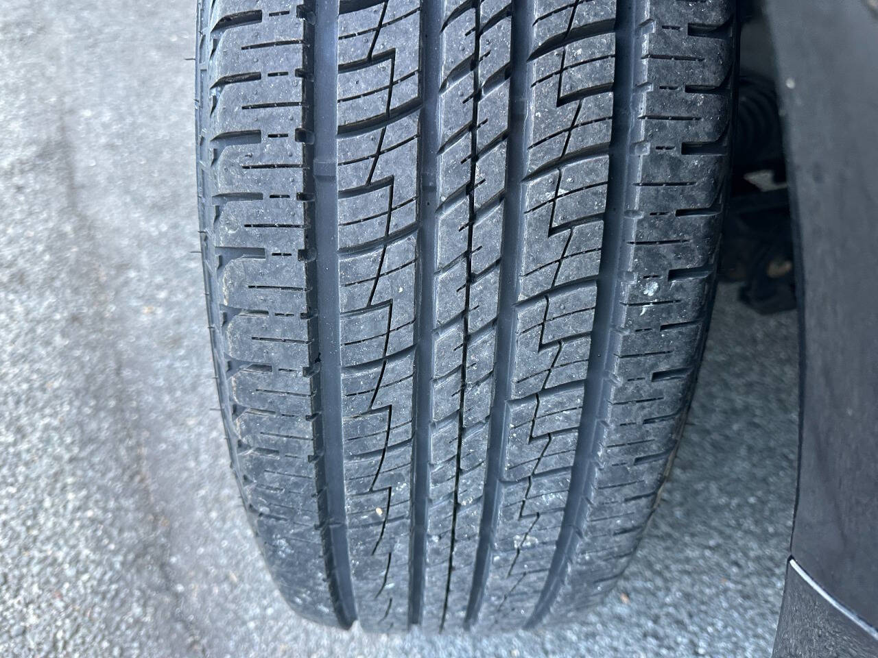 Vehicle image 22 of 24