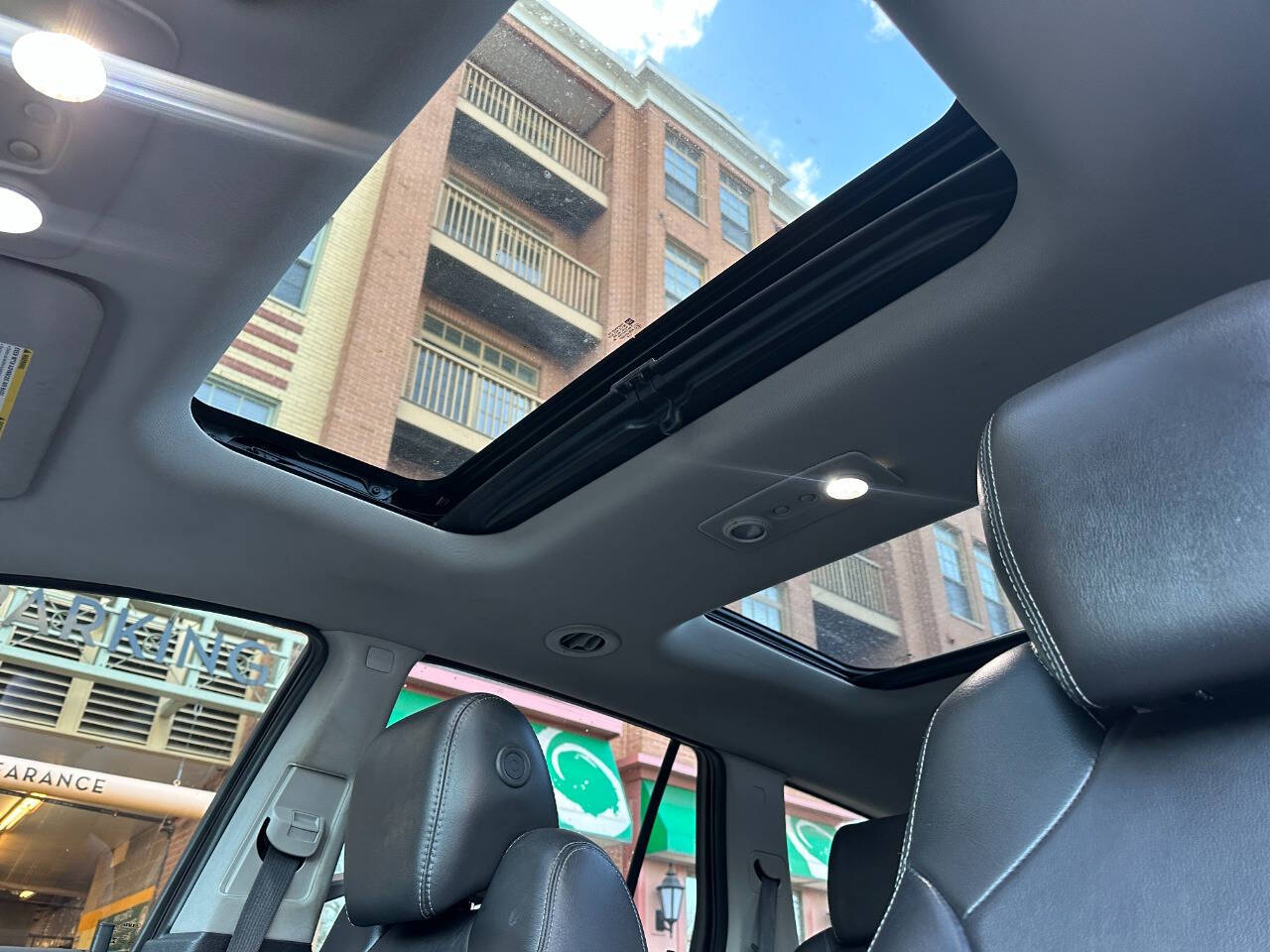 Vehicle image 18 of 24