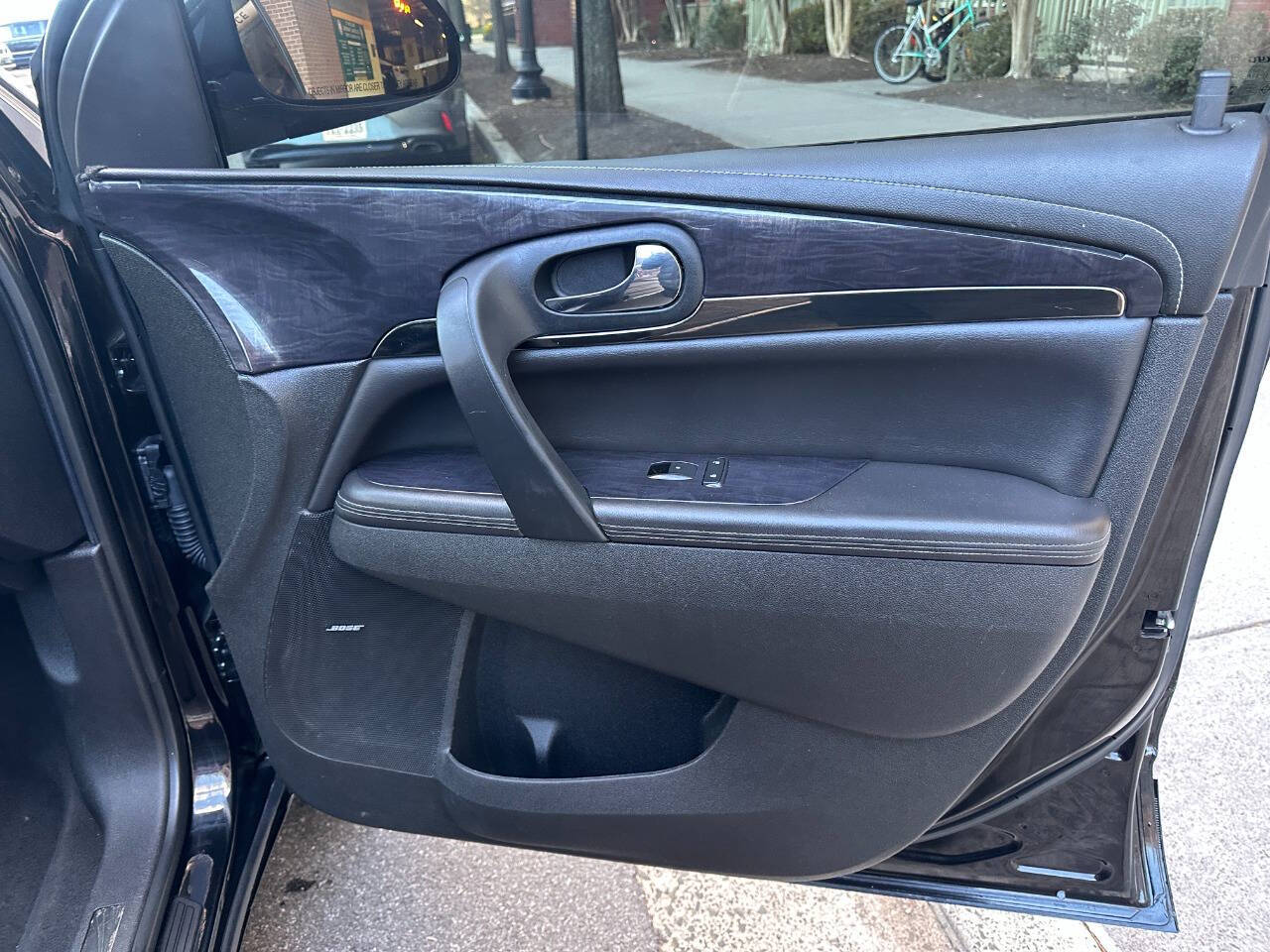 Vehicle image 13 of 24