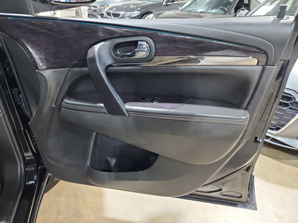 Vehicle image 18 of 50