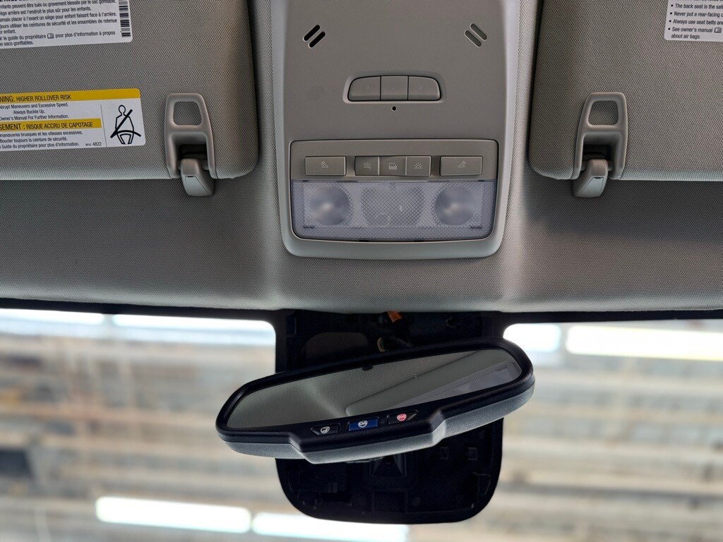 Vehicle image 33 of 47