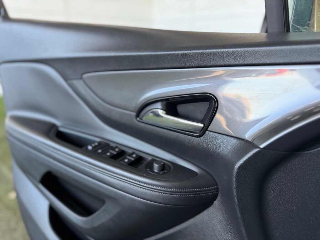 Vehicle image 22 of 47