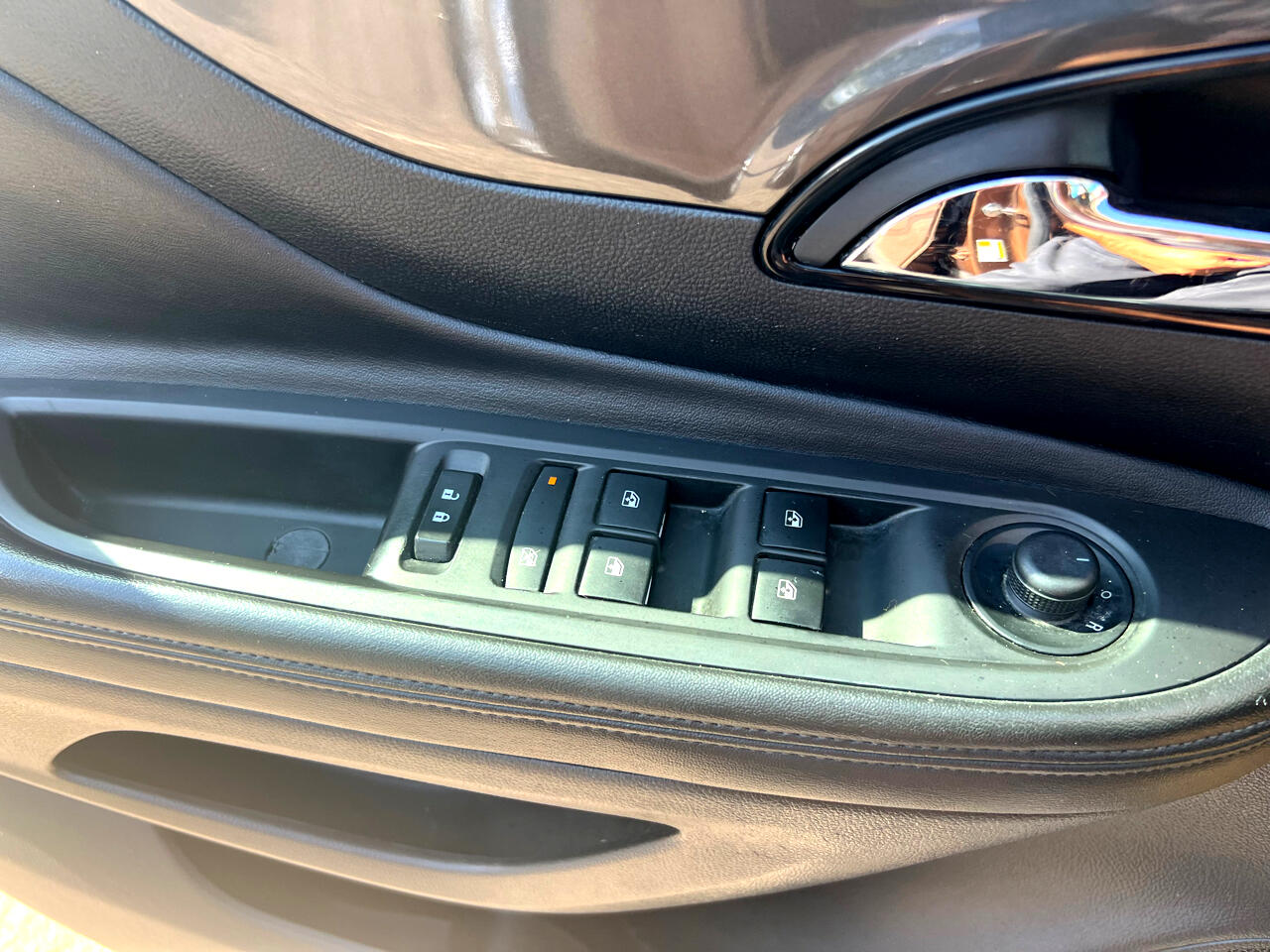 Vehicle image 23 of 26