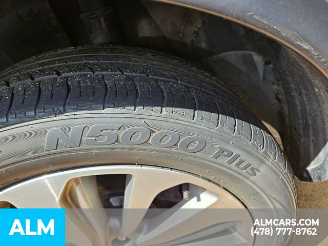 Vehicle image 23 of 29