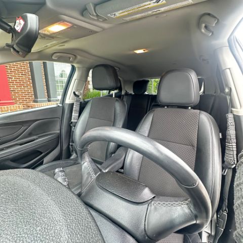 Vehicle image 15 of 18