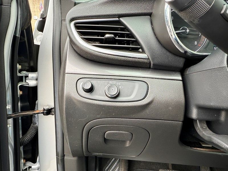 Vehicle image 27 of 33