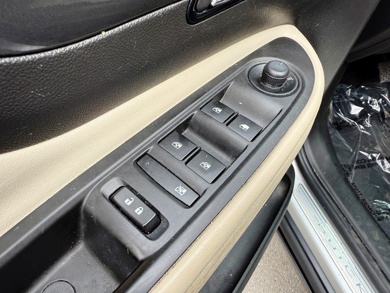 Vehicle image 28 of 33