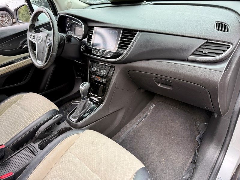 Vehicle image 17 of 33