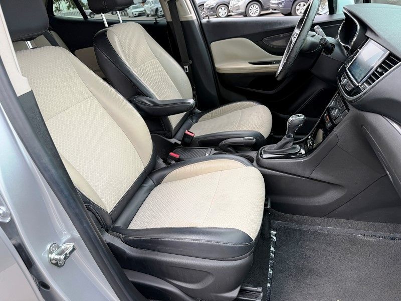 Vehicle image 16 of 33