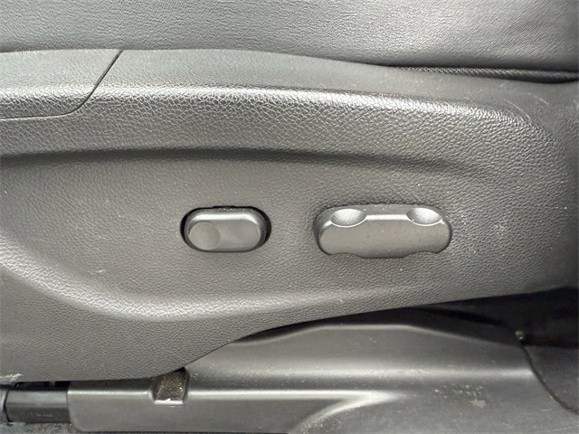 Vehicle image 18 of 26