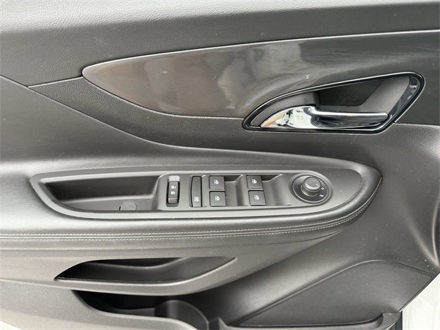 Vehicle image 17 of 26