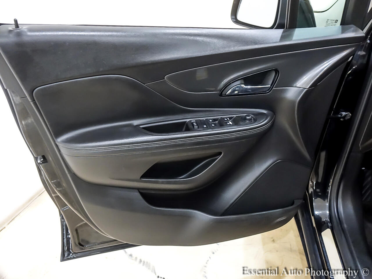 Vehicle image 24 of 34