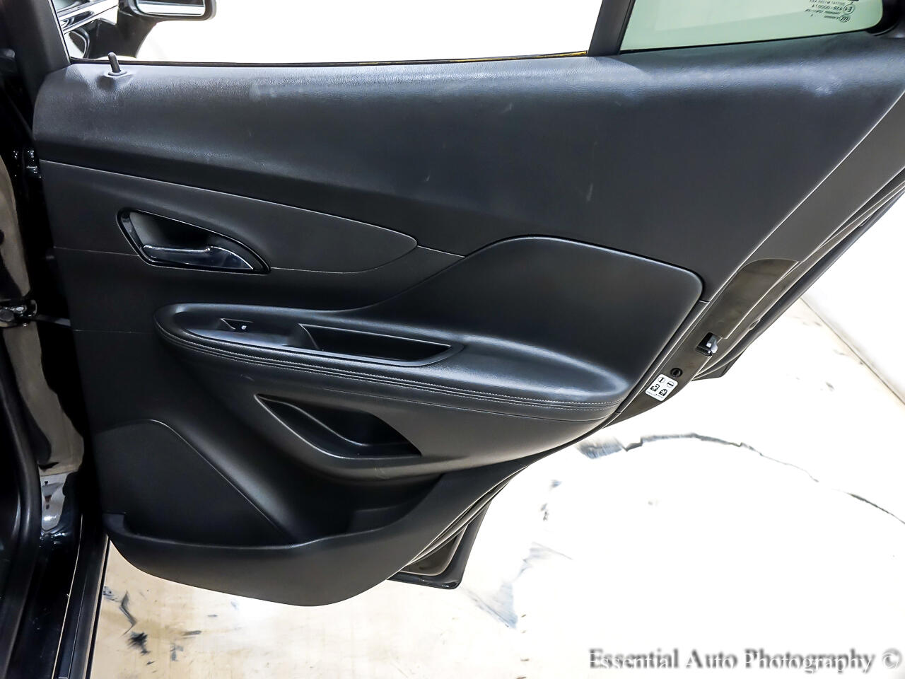 Vehicle image 27 of 34