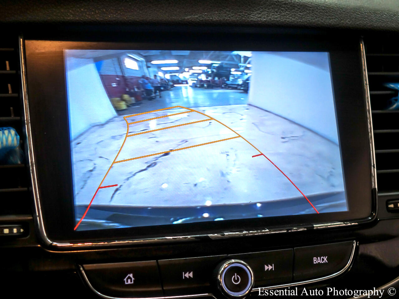 Vehicle image 21 of 34