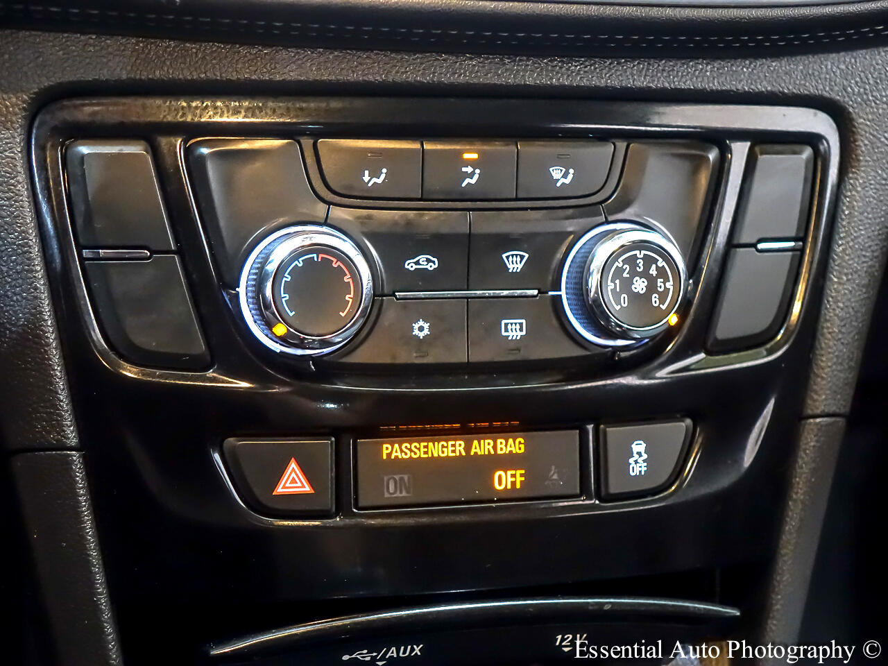Vehicle image 22 of 34