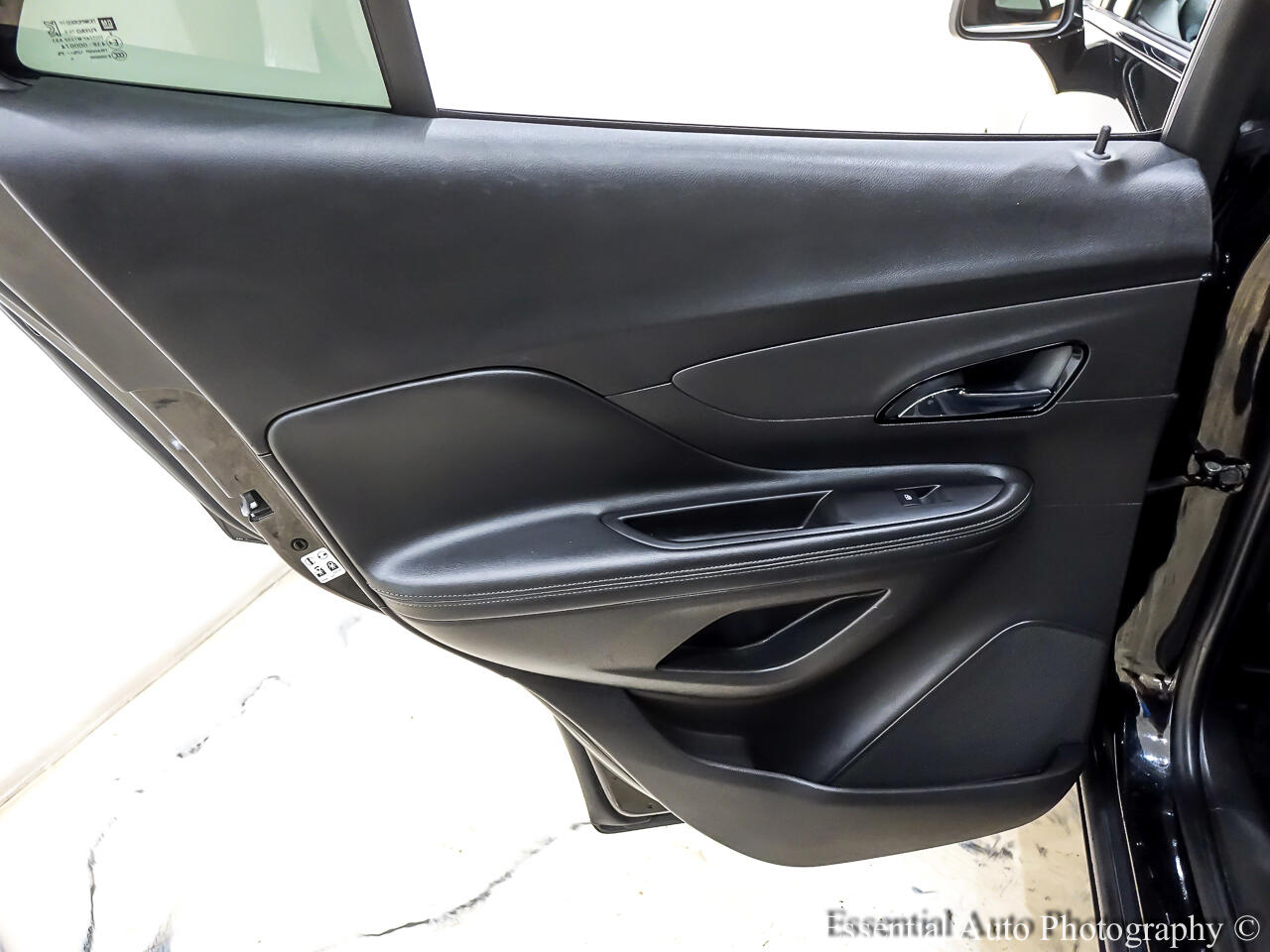 Vehicle image 25 of 34