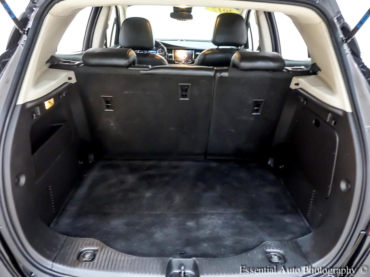 Vehicle image 26 of 34