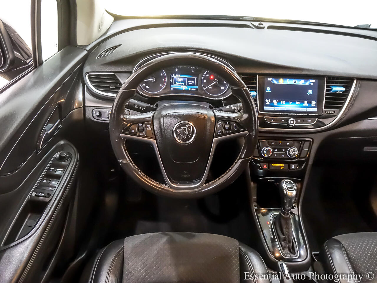 Vehicle image 17 of 34
