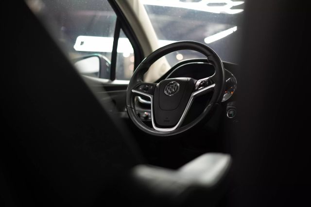 Vehicle image 27 of 46