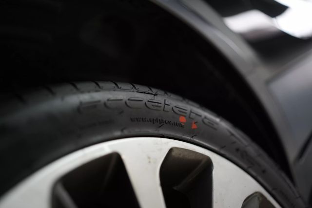 Vehicle image 19 of 46