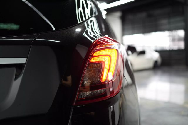 Vehicle image 21 of 46