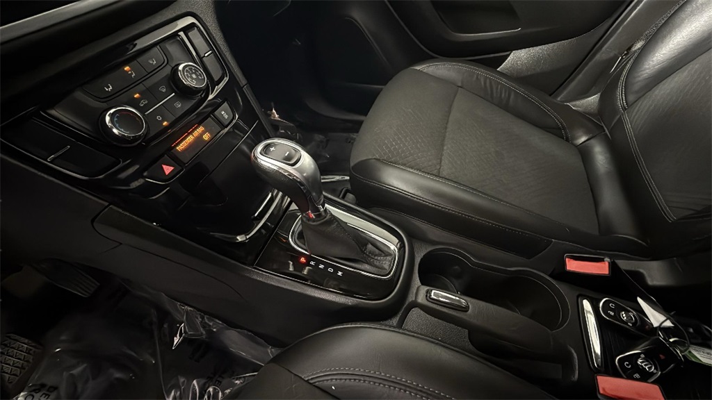 Vehicle image 21 of 28