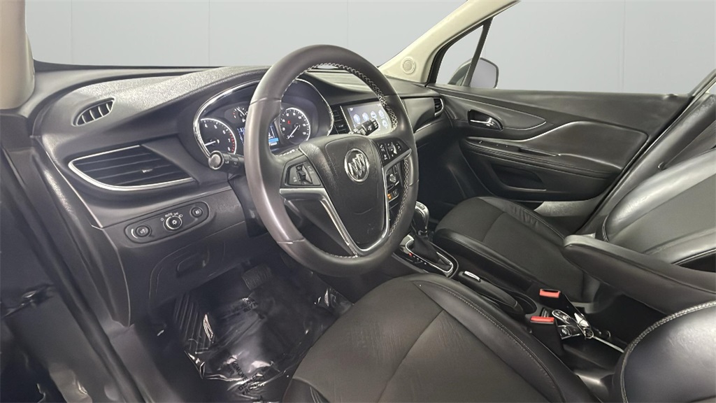 Vehicle image 18 of 28