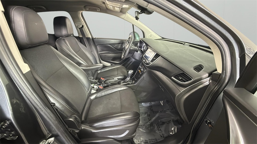 Vehicle image 26 of 28