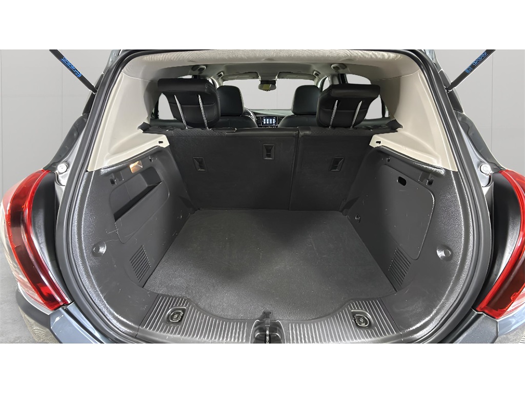 Vehicle image 24 of 28