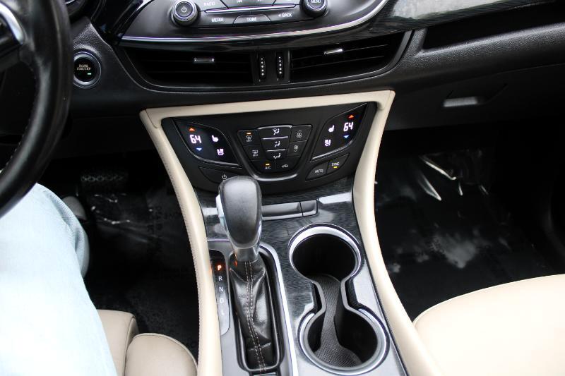 Vehicle image 25 of 29