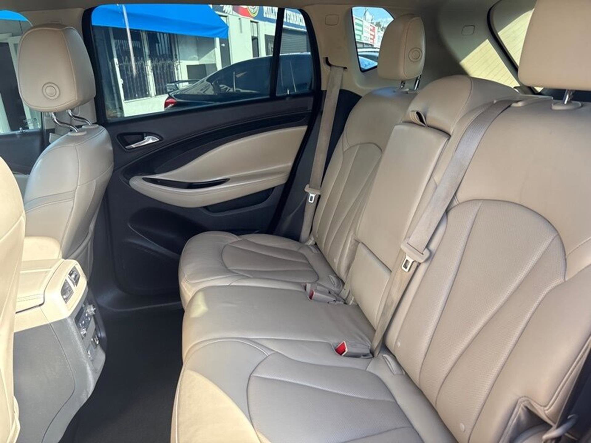 Vehicle image 11 of 14