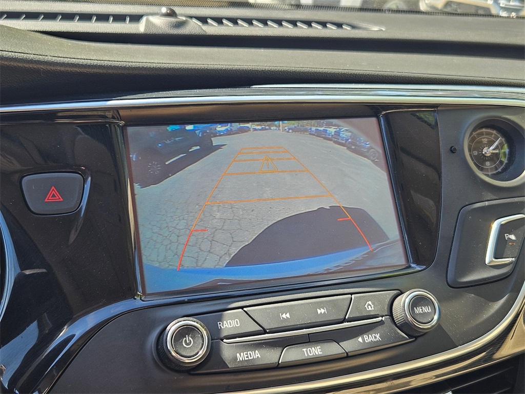 Vehicle image 24 of 33