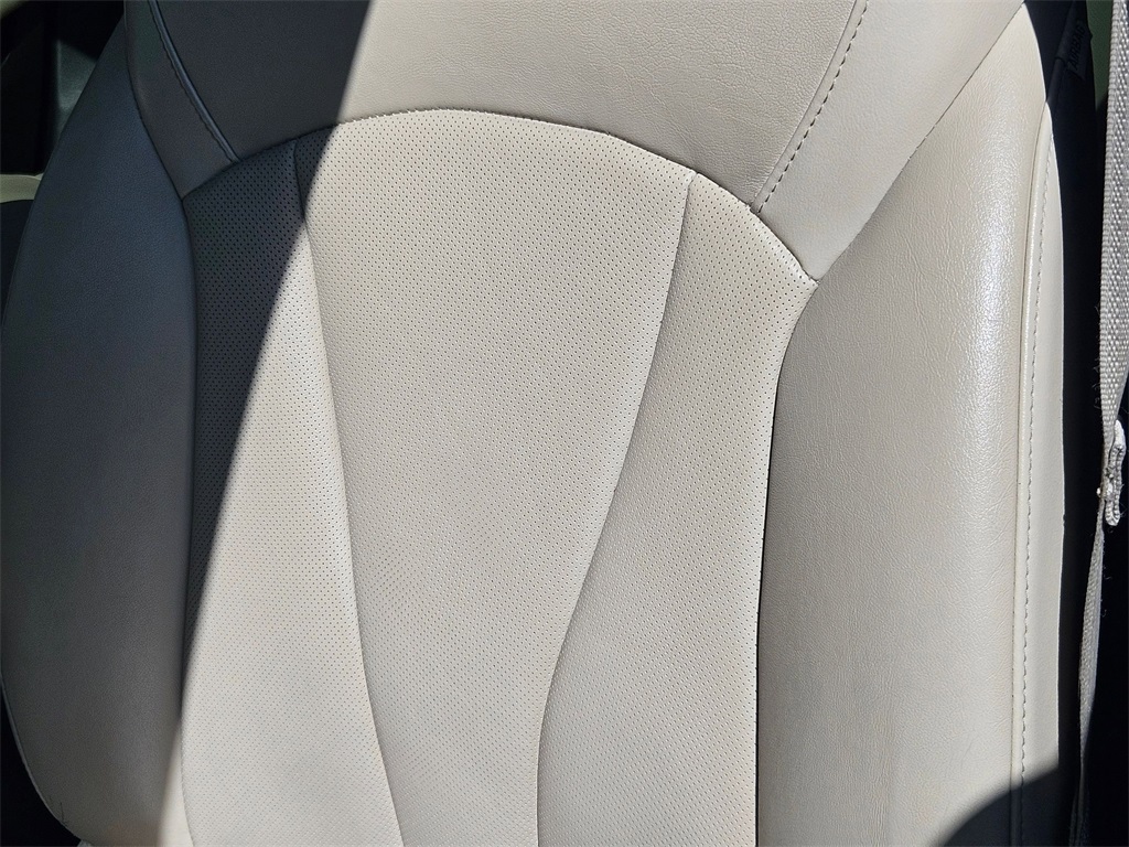 Vehicle image 29 of 33