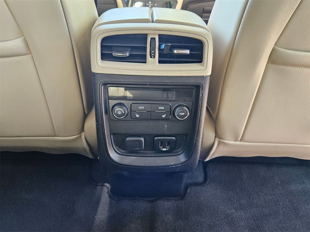 Vehicle image 31 of 33