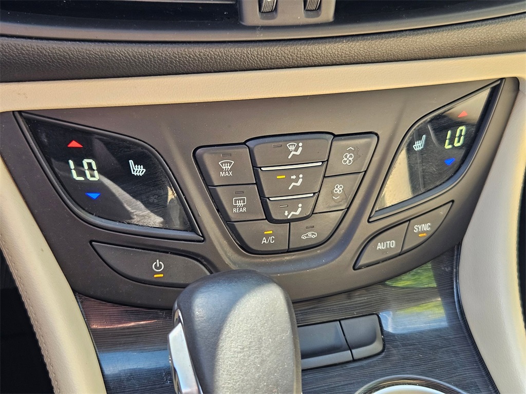 Vehicle image 27 of 33