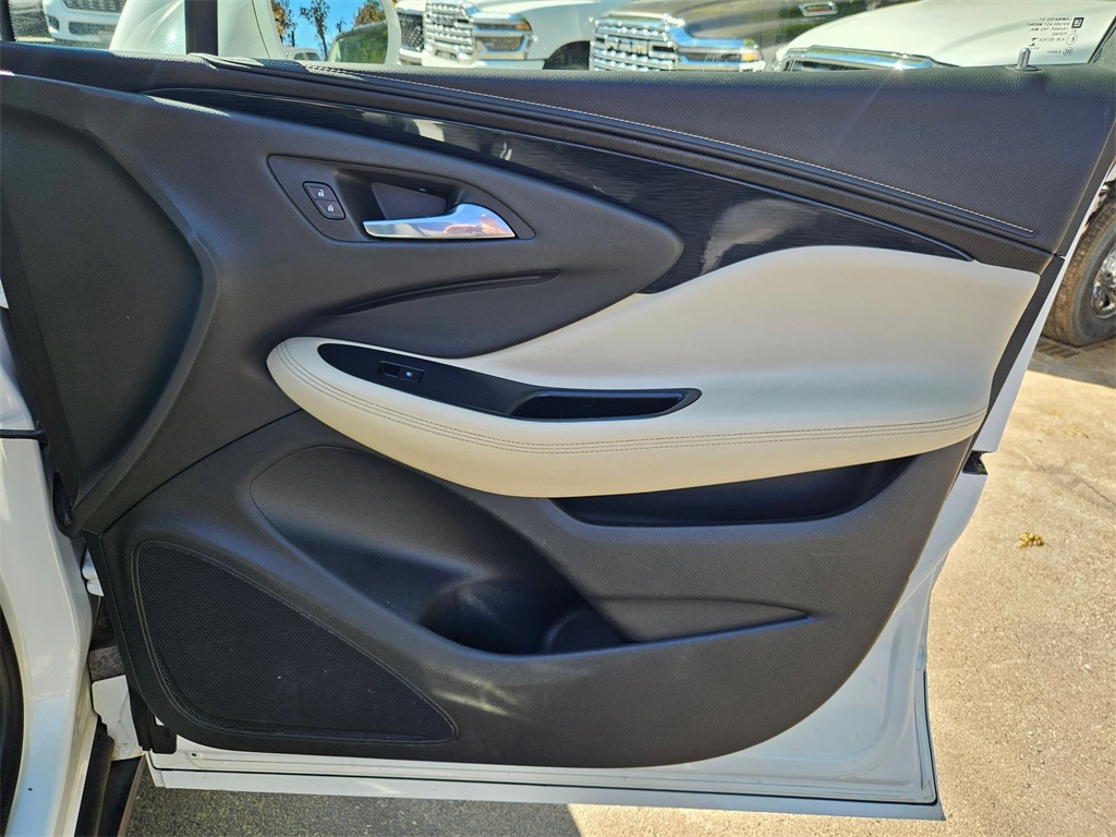 Vehicle image 17 of 33