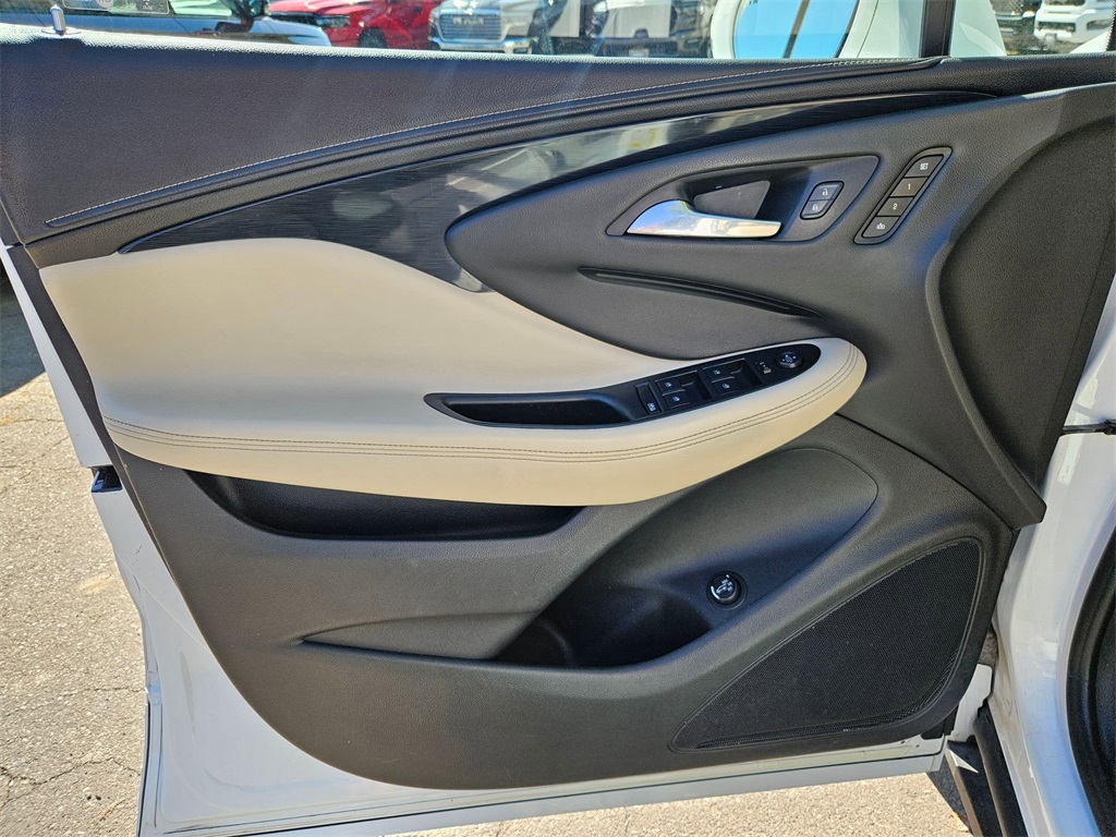 Vehicle image 11 of 33