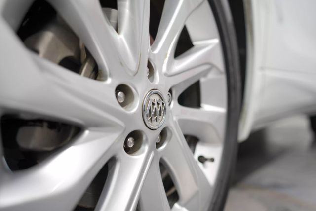Vehicle image 28 of 78