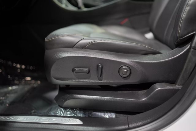 Vehicle image 57 of 78