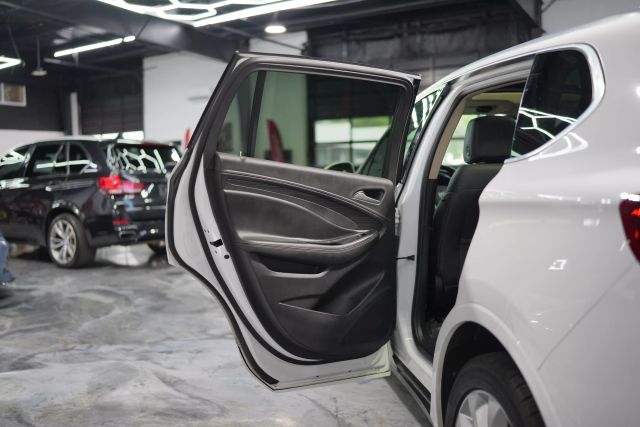 Vehicle image 76 of 78