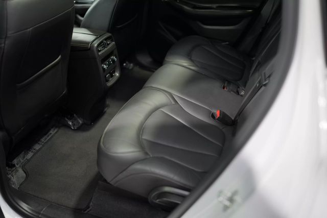 Vehicle image 71 of 78