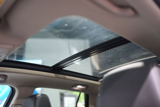 Vehicle image 61 of 78