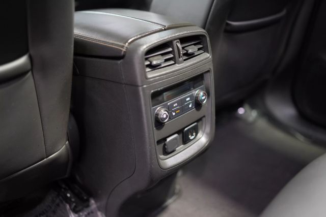 Vehicle image 75 of 78