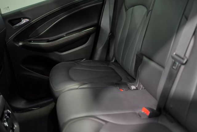 Vehicle image 72 of 78