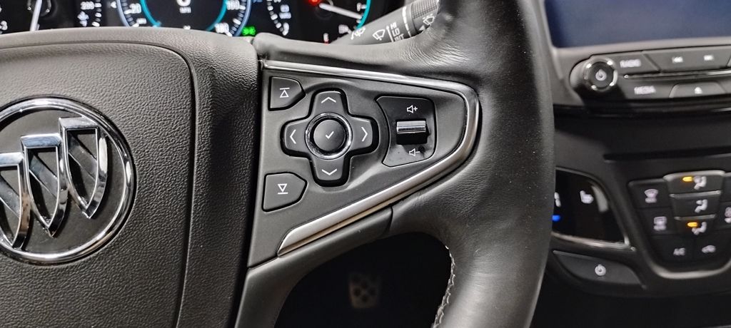 Vehicle image 25 of 40
