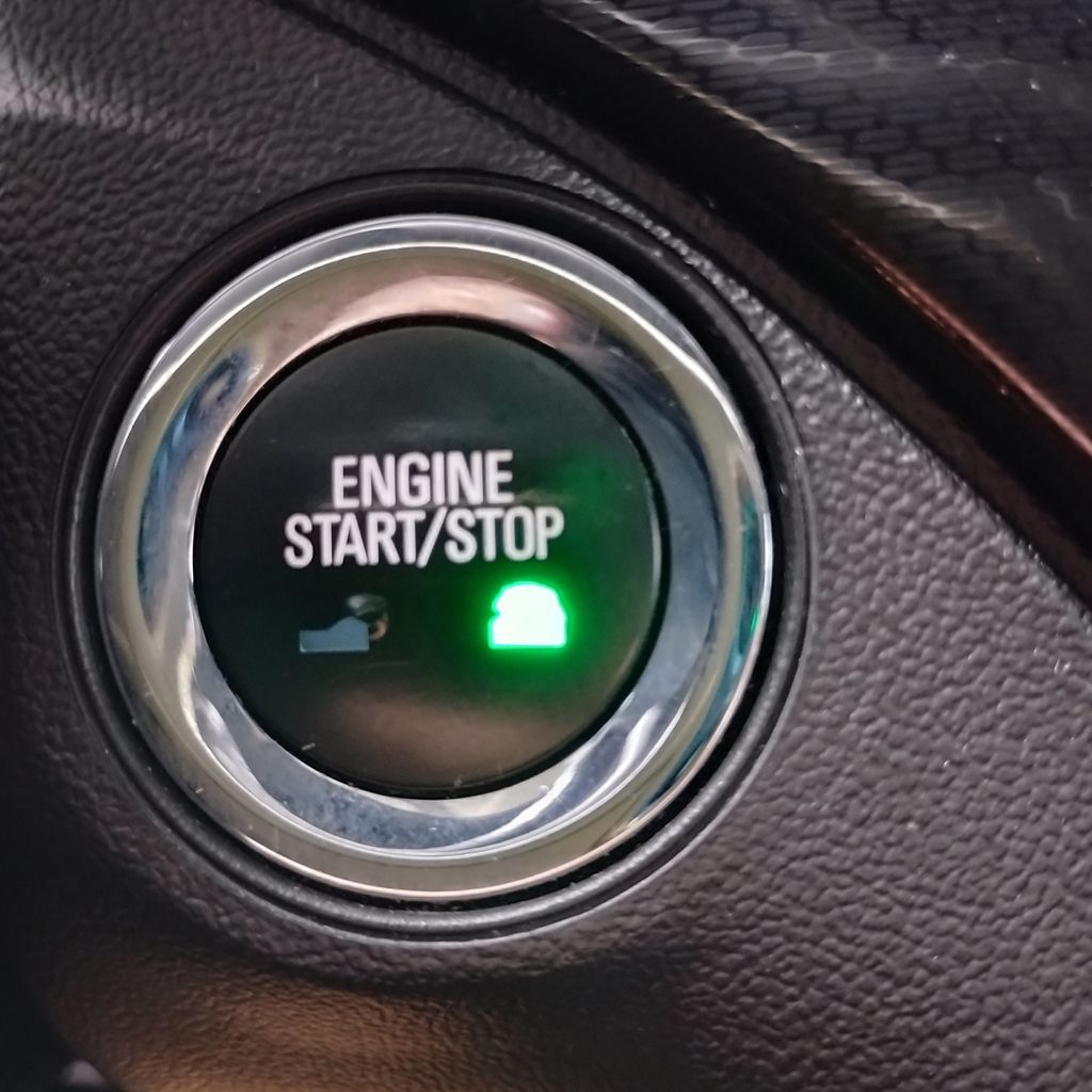 Vehicle image 21 of 40