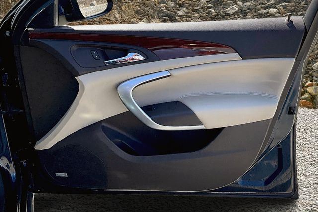 Vehicle image 23 of 32
