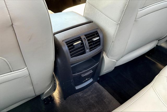 Vehicle image 31 of 32