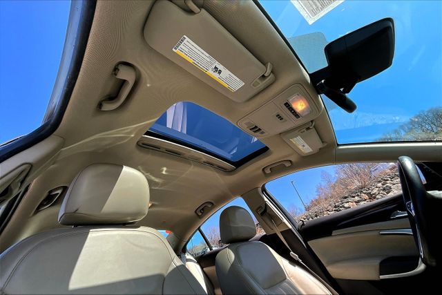 Vehicle image 21 of 32