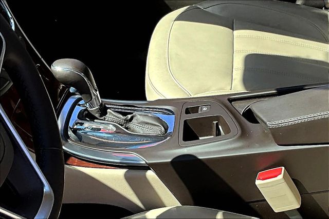Vehicle image 14 of 32